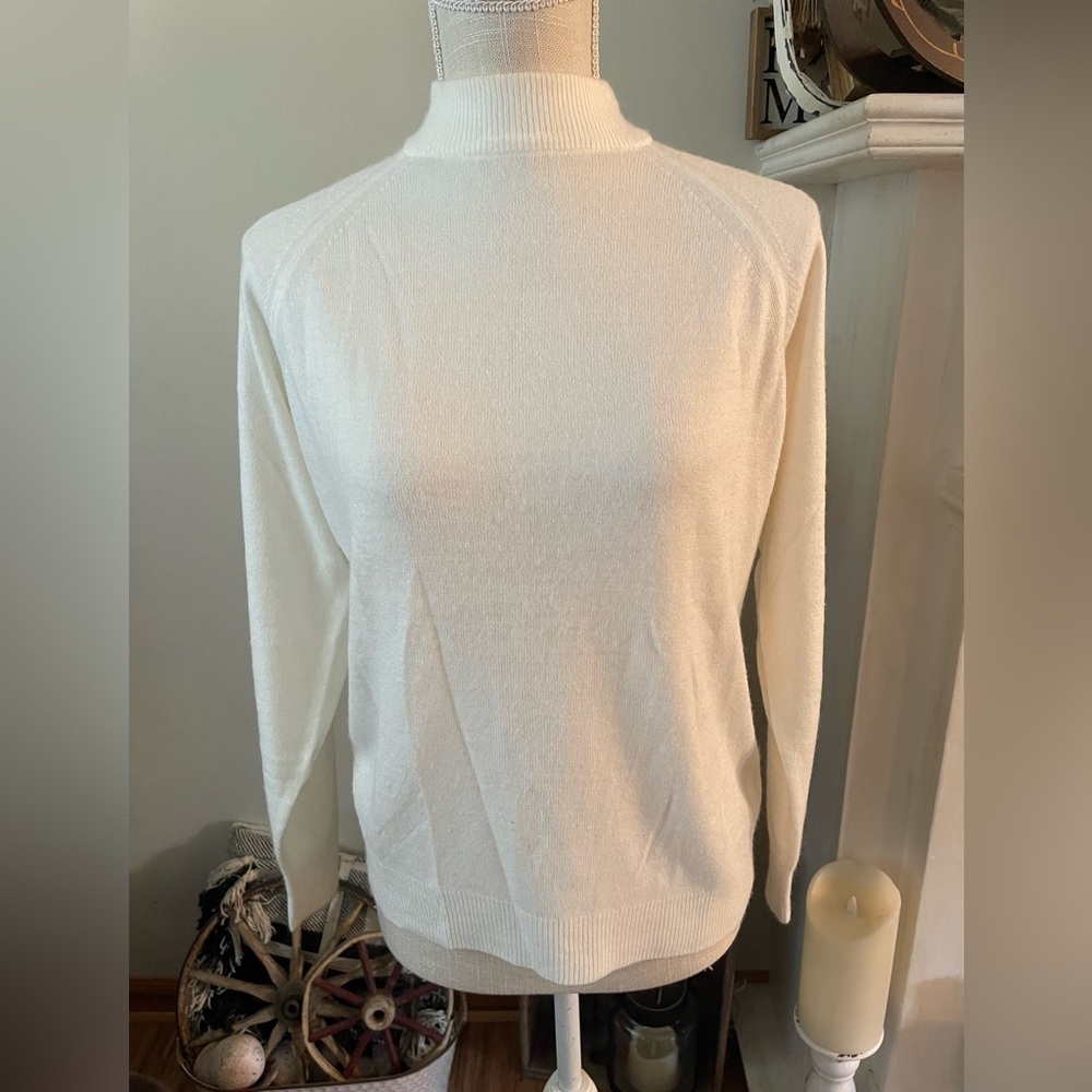 Vintage Designers Originals Luxelon ladies size S Zipper back top. VGUC